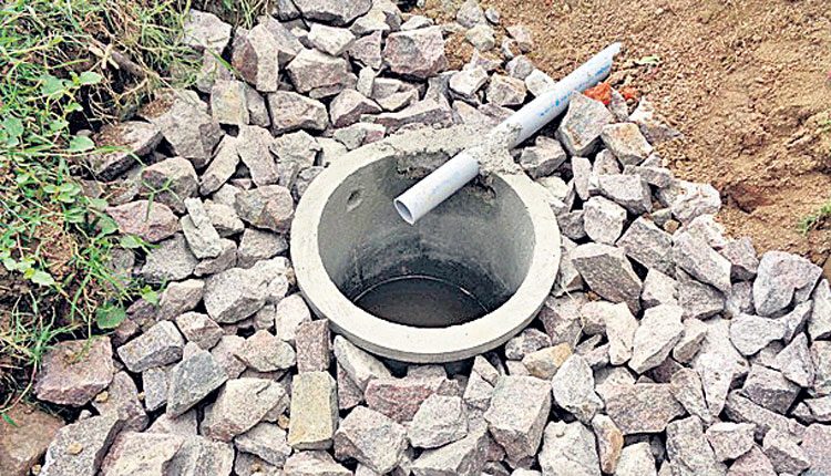 మున్సిపాలిటీలు, కార్పొరేషన్లలో భారీగా ఇంకుడు గుంతలు