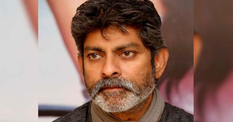 కోవిడ్ ఎఫెక్ట్‌.. త‌న‌కి తానే మేక‌ప్ మెన్‌గా మారిన విల‌క్ష‌ణ నటుడు