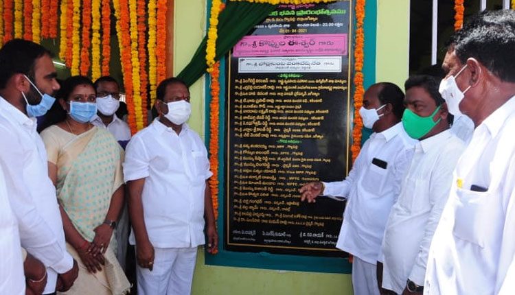 ప్రాజెక్టుల నిర్మాణంతో తెలంగాణ సస్యశ్యామలం