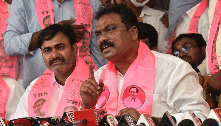 ఇష్టం వచ్చినట్లు మాట్లాడితే నాలుక చీరేస్తరు