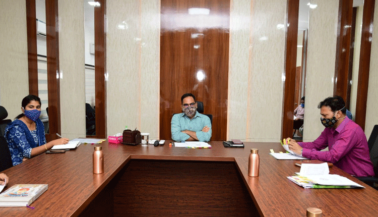 ‘డబుల్‌’ ఇండ్లను త్వరగా పూర్తి చేయాలి