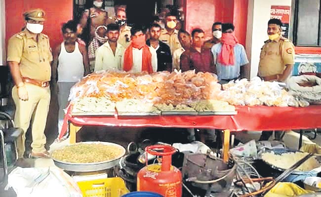 ఓటర్లకు జిలేబీ, సమోసాలు!