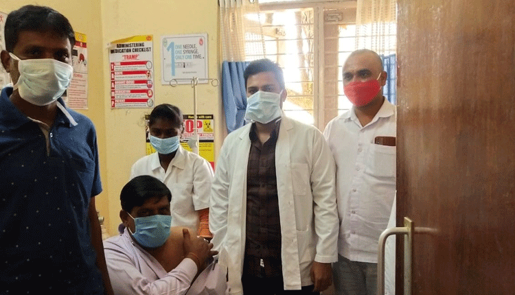 ప్రతిఒక్కరూ కరోనా టీకా తీసుకోవాలి