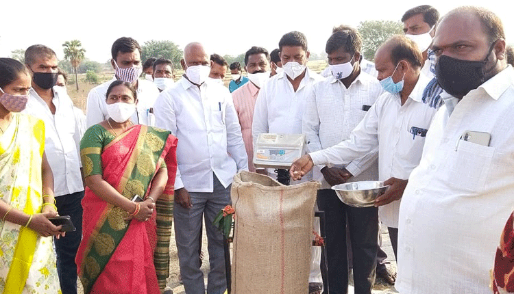 దళారీ వ్యవస్థ నిర్మూలనకే కొనుగోలు కేంద్రాలు