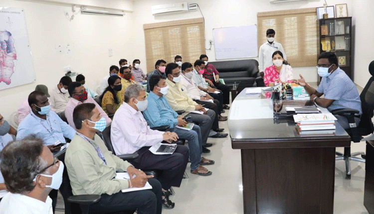 పోలింగ్ కేంద్రాల్లో వసతులు కల్పించాలి