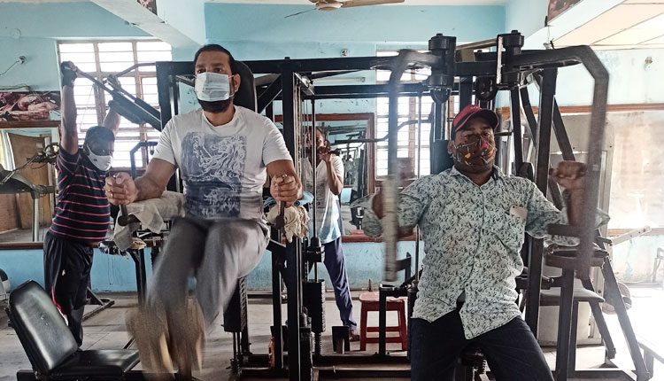 జిమ్‌లో యువతకు ఉచిత శిక్షణ