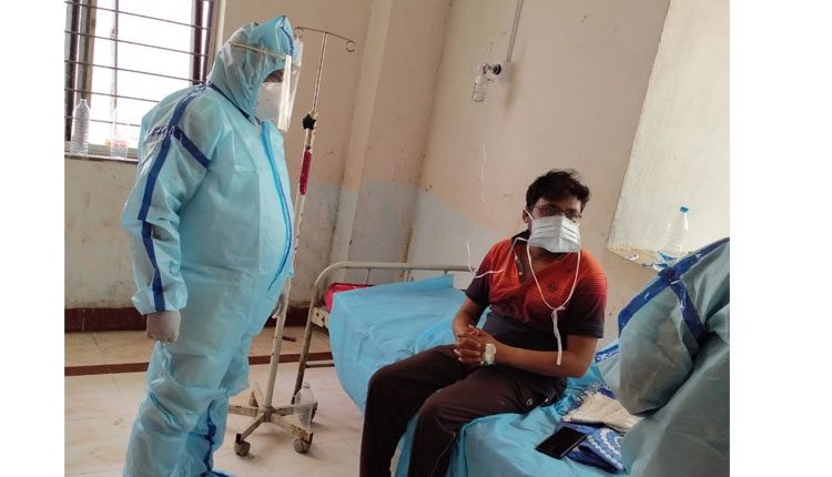 కొవిడ్ వార్డును పరిశీలించిన ఎమ్మెల్యే రామన్న