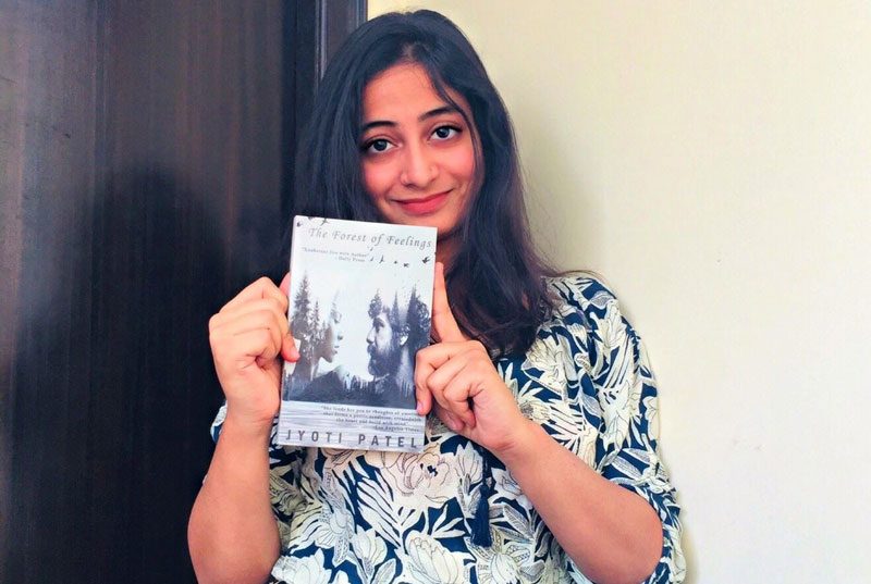 చిమ్మచీకట్లో.. అక్షర జ్యోతి