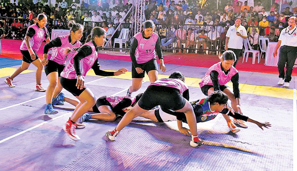 క్వార్టర్స్‌లో మేడ్చల్‌, రంగారెడ్డి