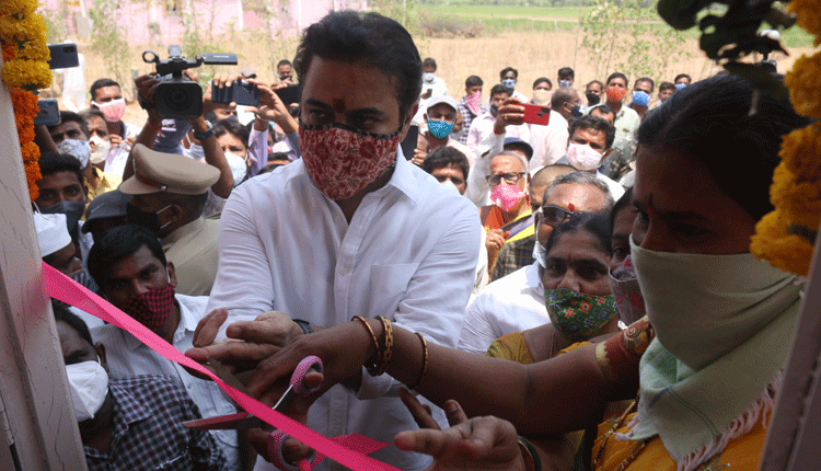 సొంతింటి కల నెరవేరిన వేళ