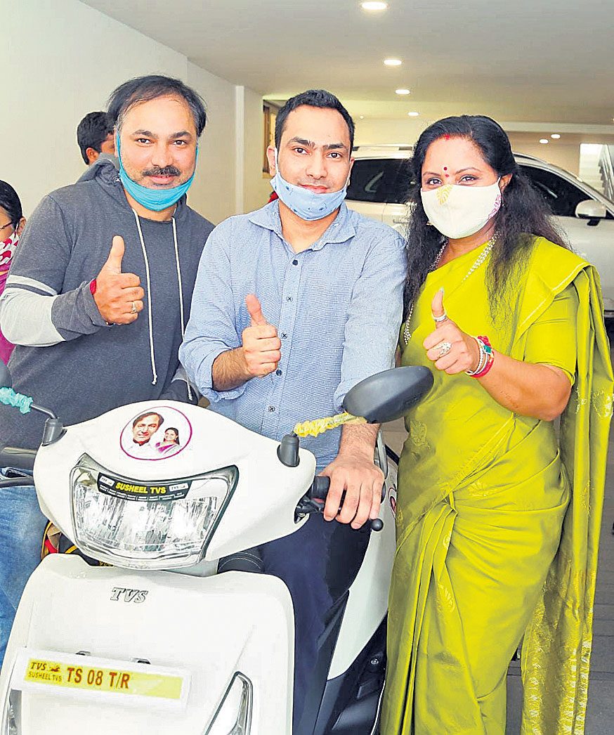 దివ్యాంగులకు ఎమ్మెల్సీ కవిత అండ