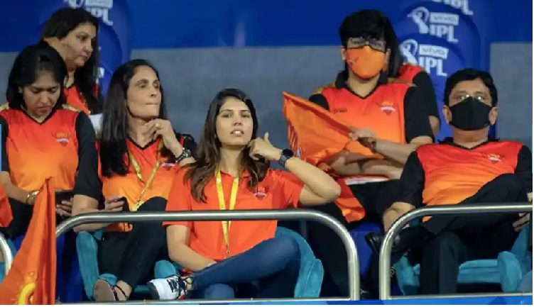 సన్రైజర్స్ను చీర్ చేసిన ఈ మిస్టరీ గర్ల్ ఎవరో తెలుసా?