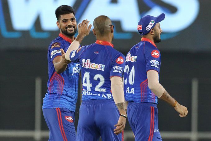 IPL 2021 : కోల్‌కతాకు షాక్.. ఒకే ఓవర్లో రెండు వికెట్లు