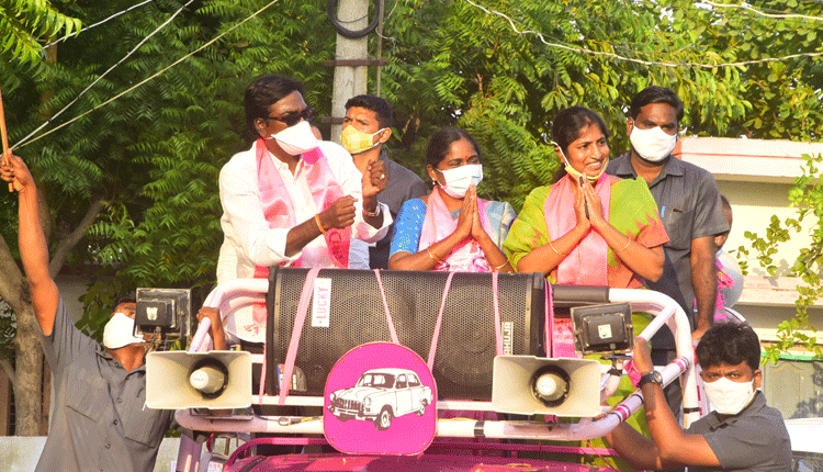 పేదలందరికీ పట్టాలు పంపిణీ చేస్తాం