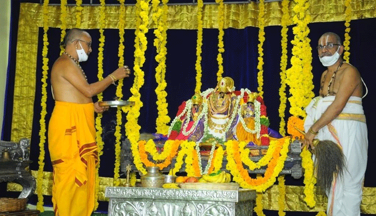 వైభవంగా రామయ్యకు ఊంజల్‌ సేవ