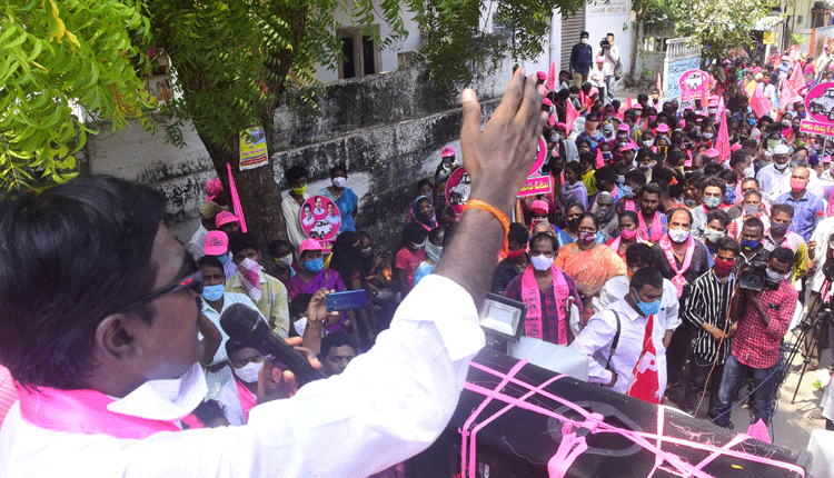 అభివృద్ధిని చూసి టీఆర్‌ఎస్‌ను గెలిపించండి