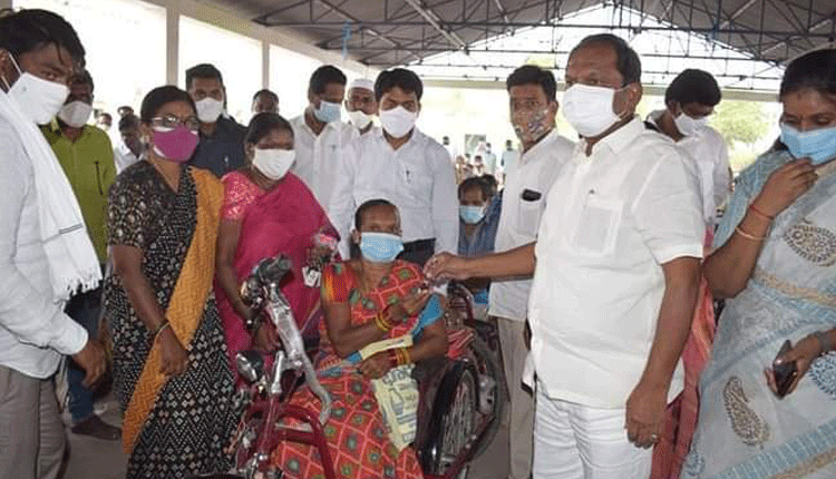 దివ్యాంగులకు అండగా సర్కారు