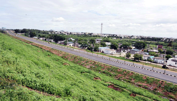 డ్యాం కట్ట వెంట వాకింగ్‌, సైక్లింగ్‌ ట్రాక్స్‌