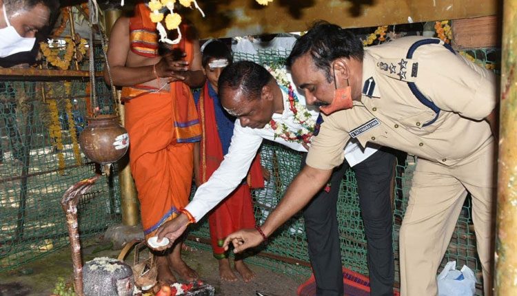 అందరి సహకారంతో ఆలయ నిర్మాణం