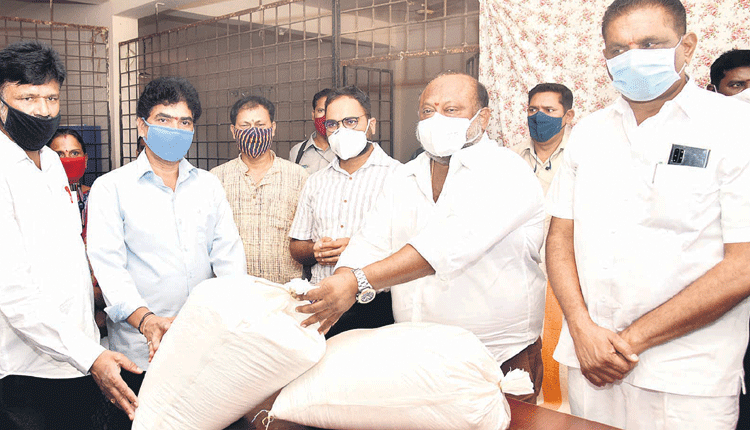 సంక్షోభంలోనూసర్కారు సాయం