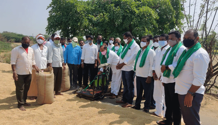 కొనుగోలు కేంద్రాల్లోనే రైతులకు ‘మద్దతు’