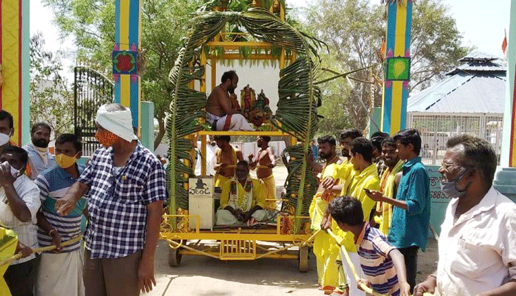 అట్టహాసంగా వేంకటేశ్వర స్వామి రథోత్సవం
