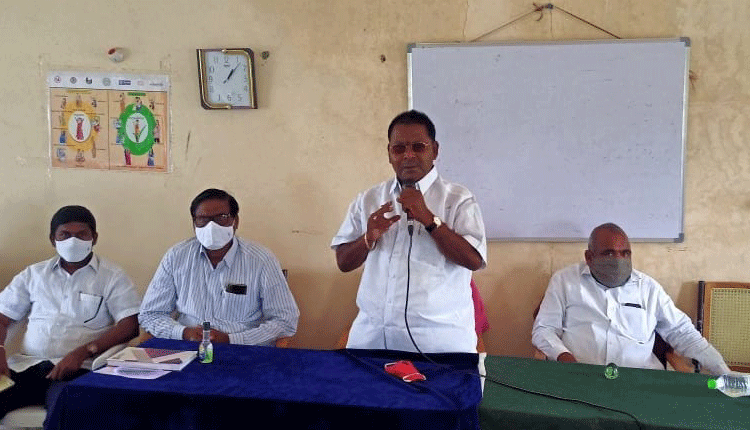 కరోనా కట్టడికి చర్యలు తీసుకోవాలి