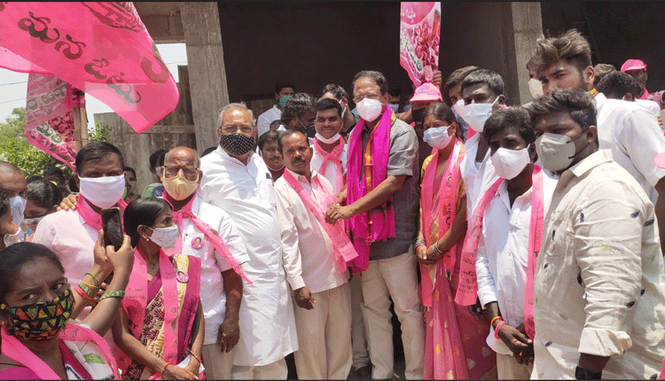 ఎమ్మెల్యే లక్ష్మారెడ్డి సమక్షంలో టీఆర్‌ఎస్‌లో చేరికలు