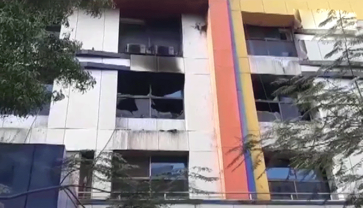 క‌రోనా ద‌వాఖాన‌లో చెల‌రేగిన మంట‌లు.. 13 మంది దుర్మ‌ర‌ణం