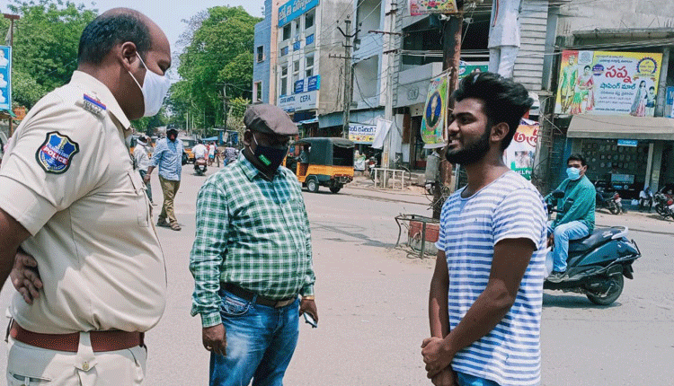 మాస్కు తప్పక ధరించాలి