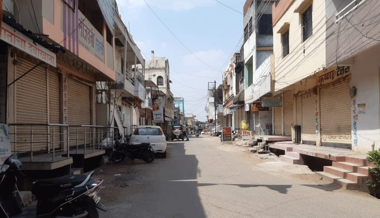 కిన్వట్‌లో కొనసాగుతున్న లాక్‌డౌన్‌