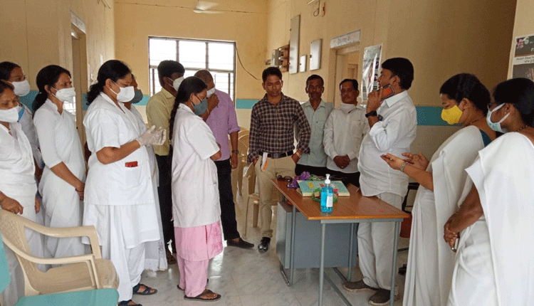 వ్యాక్సినేషన్‌ ముమ్మరంగా చేపట్టాలి : డీఎంహెచ్‌వో