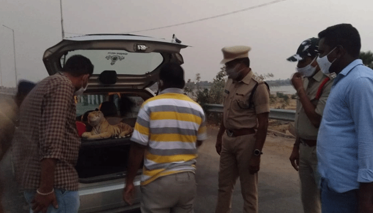 తెలంగాణ-మహారాష్ట్ర సరిహద్దుల్లో తనిఖీలు