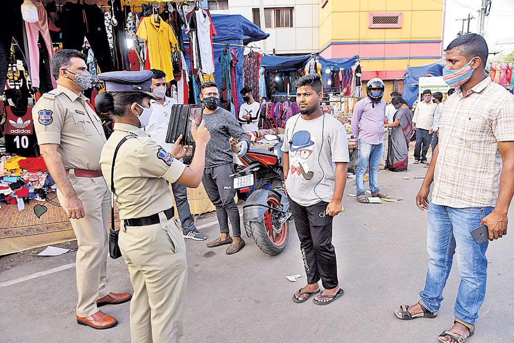 మాస్క్‌ లేకుంటే ఇంటికే చలాన్‌