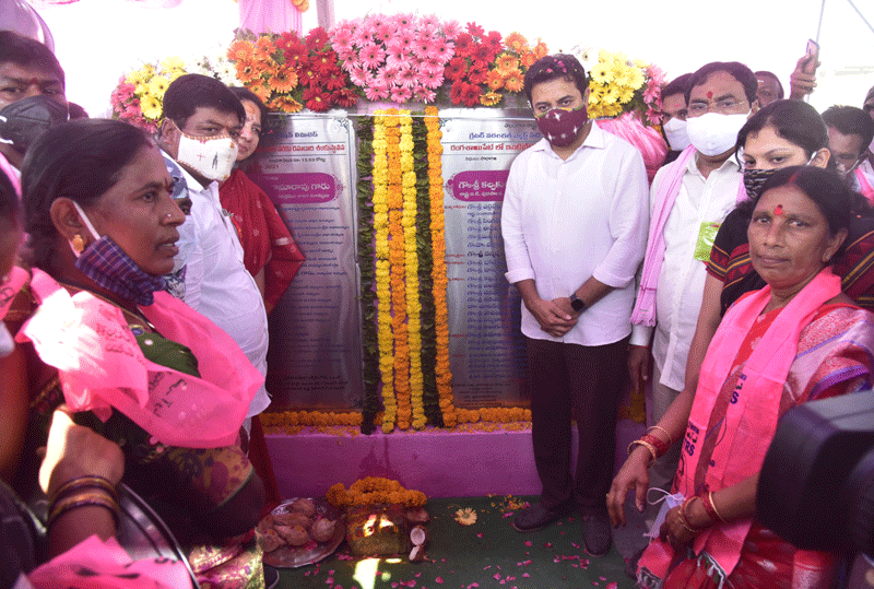 సకలహంగులతో మోడల్‌ మార్కెట్‌