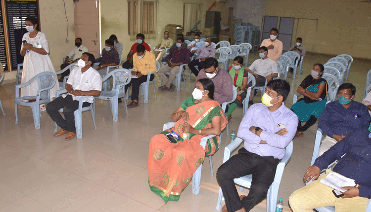 అన్ని ప్రైవేట్‌ దవాఖానల్లోనూ కరోనా చికిత్స