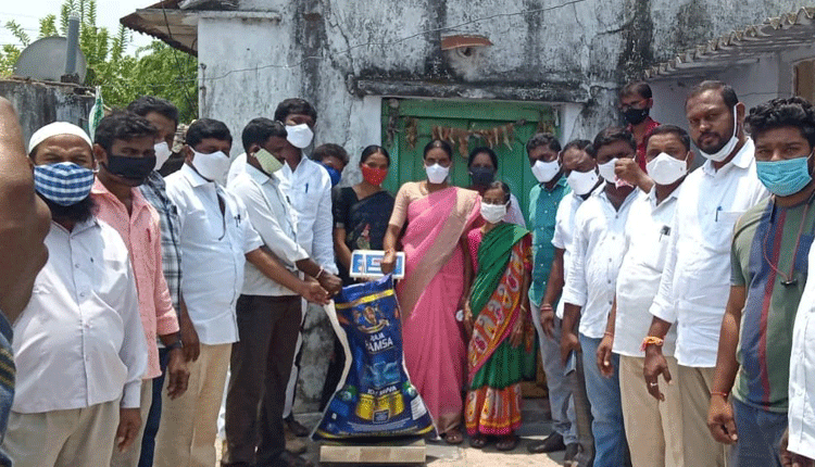 ప్రైవేట్‌ టీచర్ల హర్షం