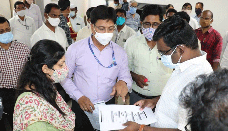 ఎనిమిదికి మించితే రెండు బ్యాలెట్‌ పత్రాలు