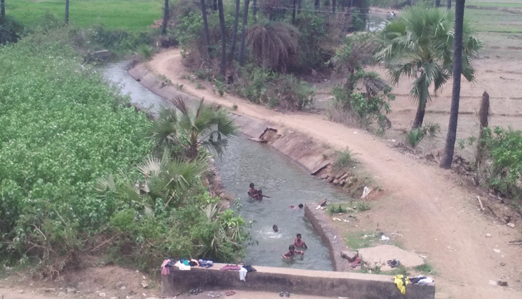 కాంట్రాక్టర్‌ నిర్లక్ష్యం..అధికారుల అలసత్వం