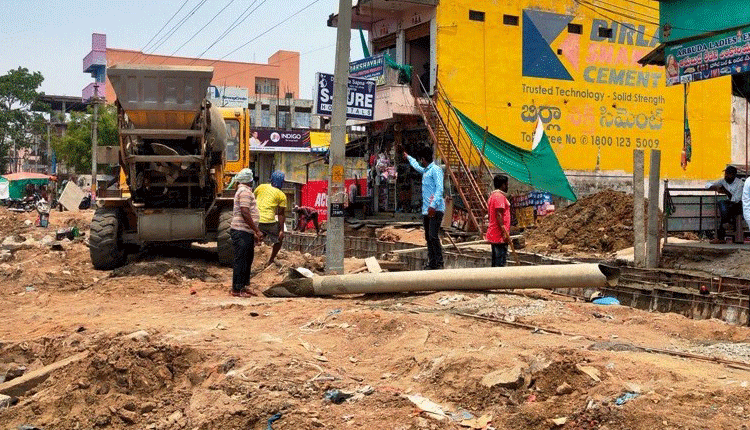 ముమ్మరంగా డ్రైనేజీ నిర్మాణ పనులు