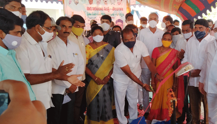 కొనుగోలు కేంద్రాల్లోనే ధాన్యం విక్రయించాలి