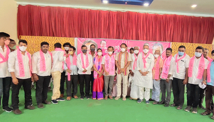 బీజేపీకి అభ్యర్థులు కరువు