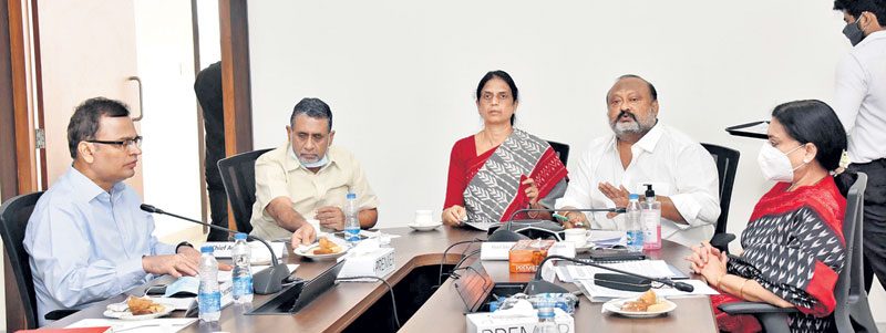 ప్రైవేటు స్కూళ్ల సిబ్బందికి సన్నబియ్యం