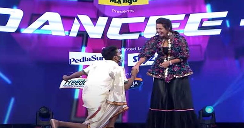 మోనాల్‌కు ముద్దిచ్చిన డ్యాన్స్ మాస్ట‌ర్- వీడియో