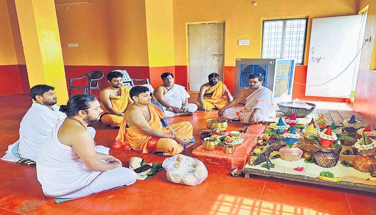 సీఎం కేసీఆర్‌ సహా ప్రజా క్షేమానికి యాగం