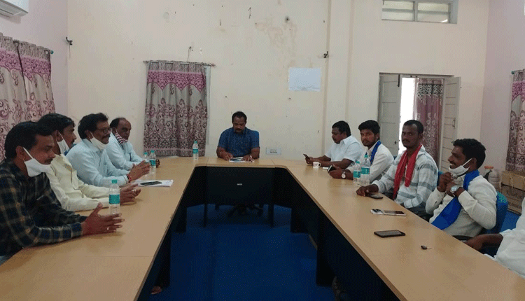 నాయకులతో మున్సిపల్‌ కమిషనర్‌ సమావేశం