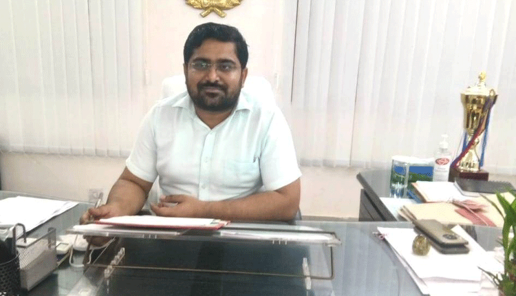 ప్రతి కేంద్రంలో రోజుకు వంద మందికి వ్యాక్సిన్‌