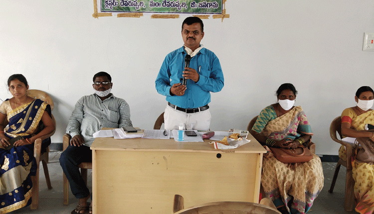 మహిళా సంఘాల సభ్యులు ఆర్థికంగా ఎదగాలి