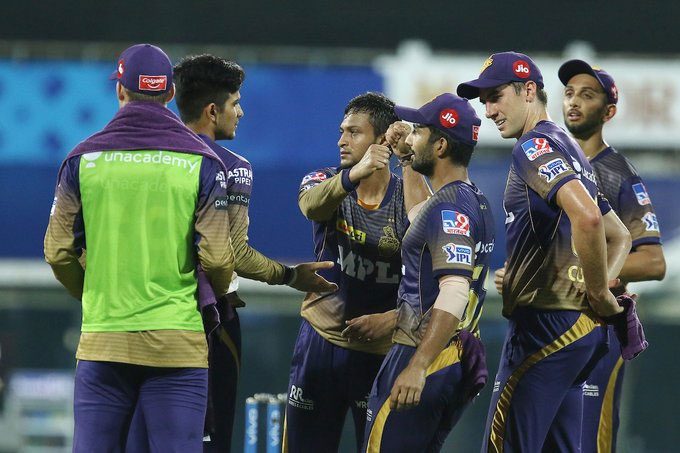 స్వల్ప వ్యవధిలోనే రెండు వికెట్లు కోల్పోయిన ముంబై