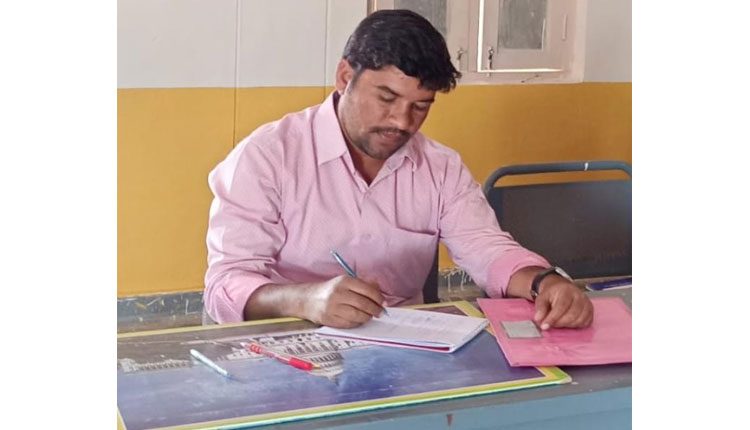 కరోనాతో ఇన్‌చార్జి ఏటీడీవో మృతి